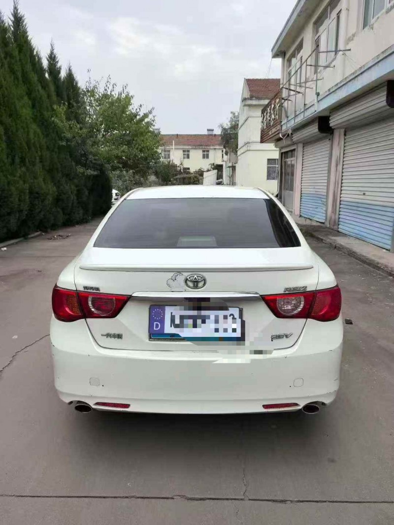 济宁12年丰田锐志9