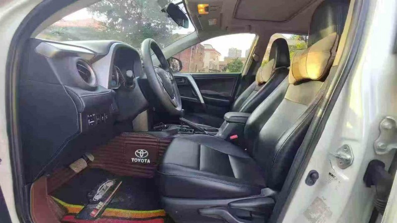 湛江17年丰田RAV4荣放4