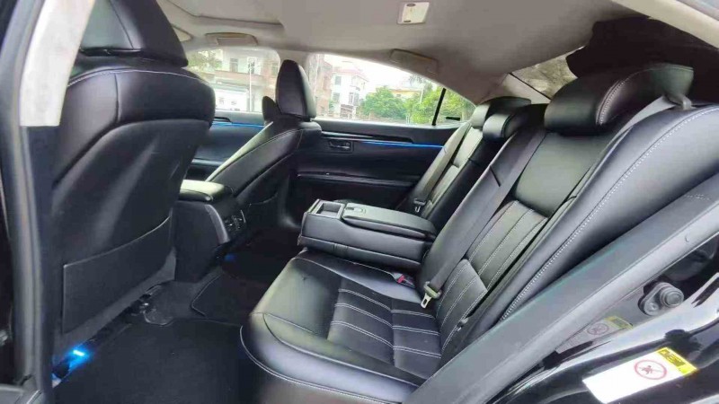 广州12年雷克萨斯ES6