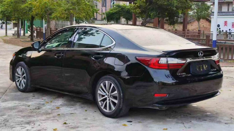 广州12年雷克萨斯ES8