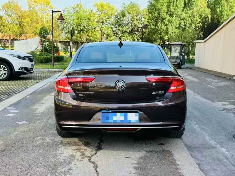 青岛17年别克凯越7