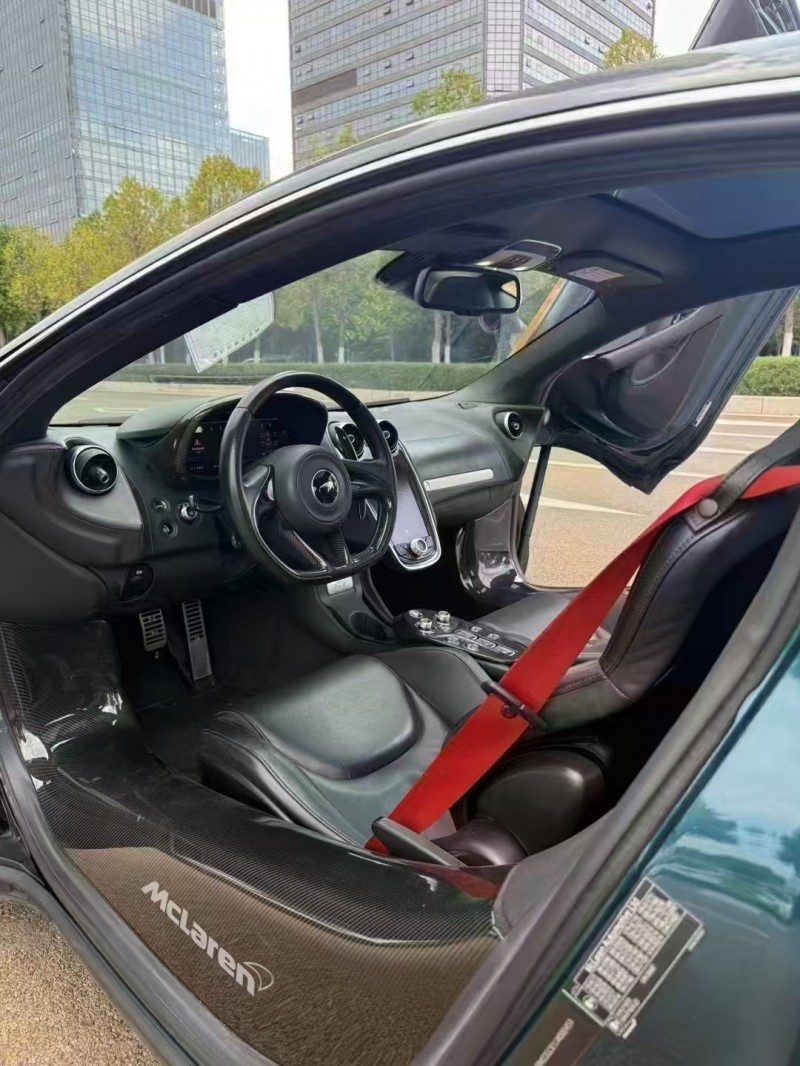 昆明20年迈凯伦570GT8