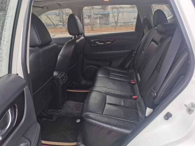 荆门19年日产奇骏5