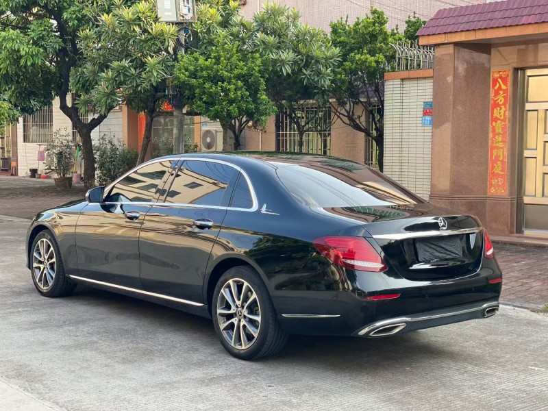 中山19年奔驰E8