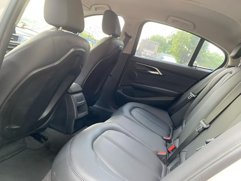 中山19年宝马1系6