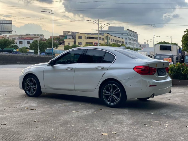 中山19年宝马1系8