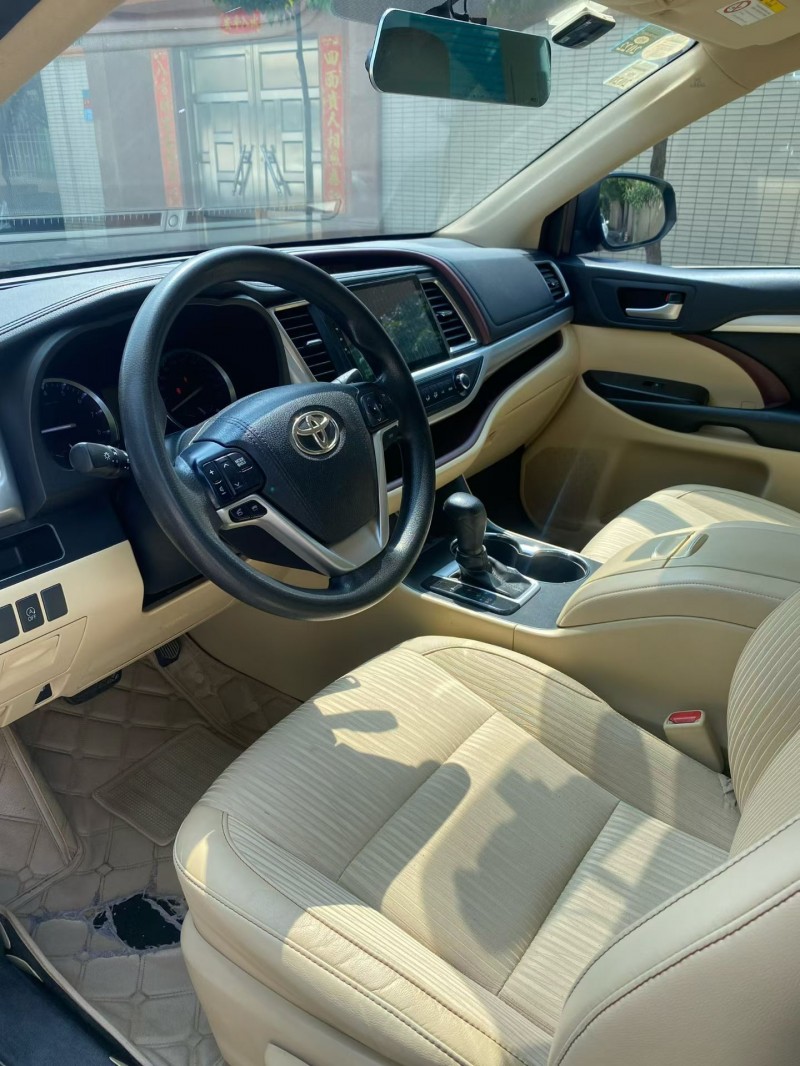 中山18年丰田汉兰达4