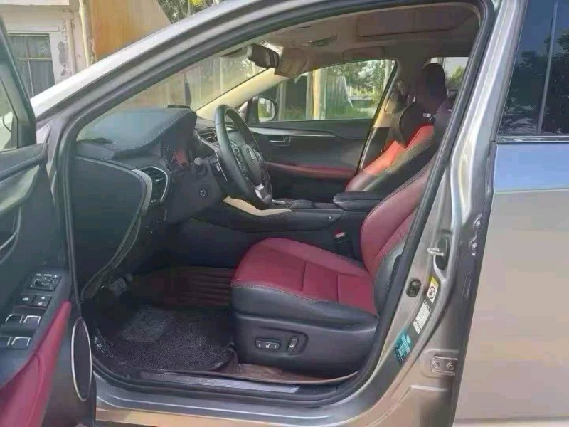 开封19年雷克萨斯NX4