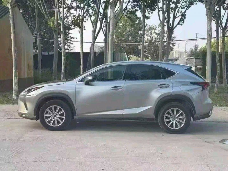 开封19年雷克萨斯NX7