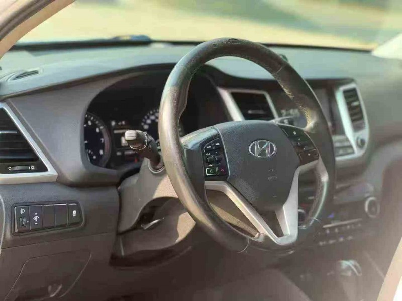 深圳16年现代途胜4