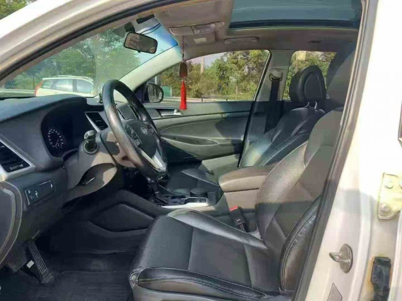 深圳16年现代途胜5