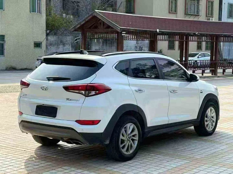 深圳16年现代途胜8