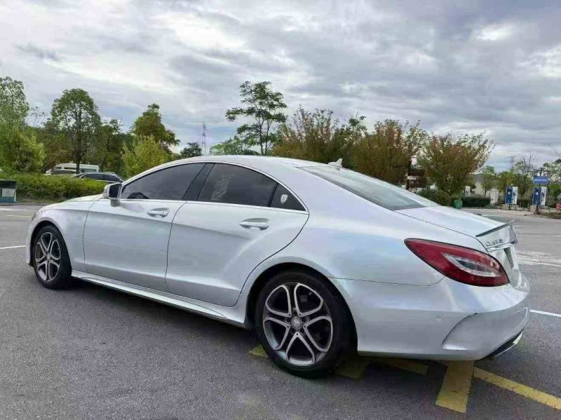 昭通16年奔驰CLS7