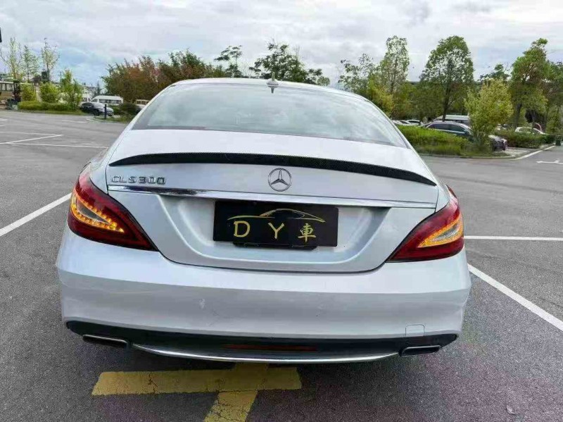 昭通16年奔驰CLS9