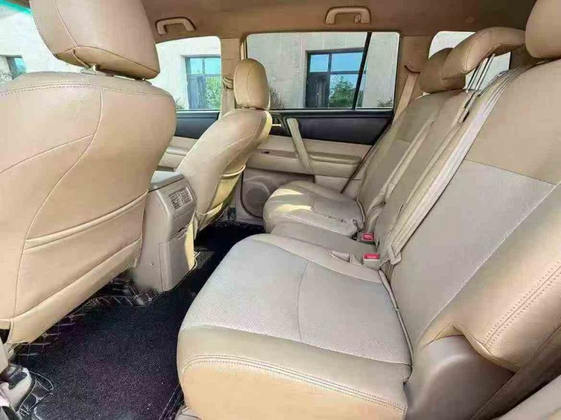 曲靖15年丰田汉兰达4