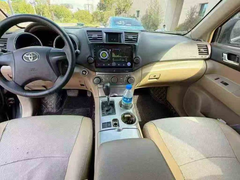 曲靖15年丰田汉兰达5