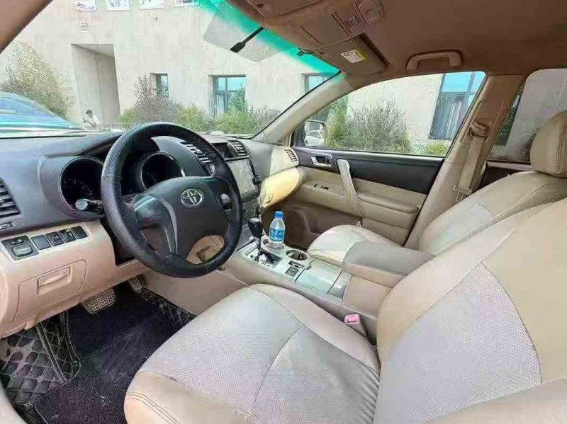 曲靖15年丰田汉兰达6