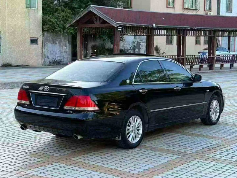 深圳07年丰田皇冠8