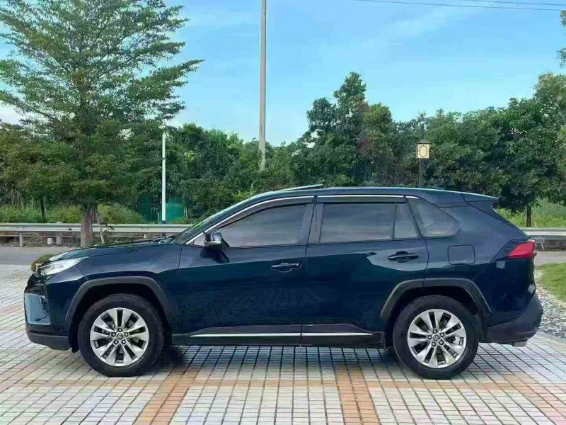 珠海21年丰田威兰达3