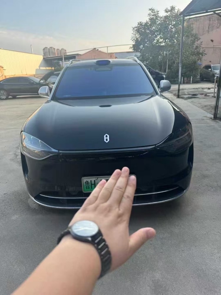 济宁24年华为智选赛力斯1