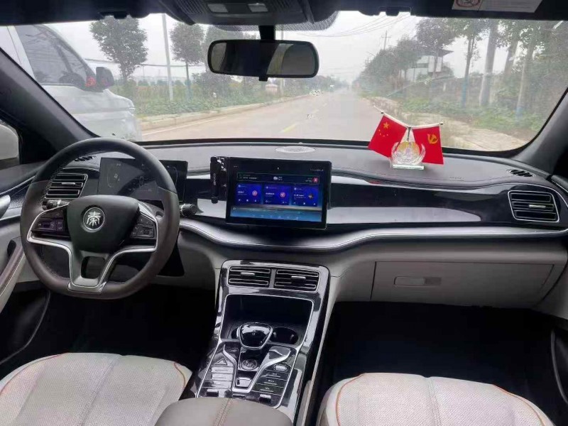 济南25年比亚迪秦3