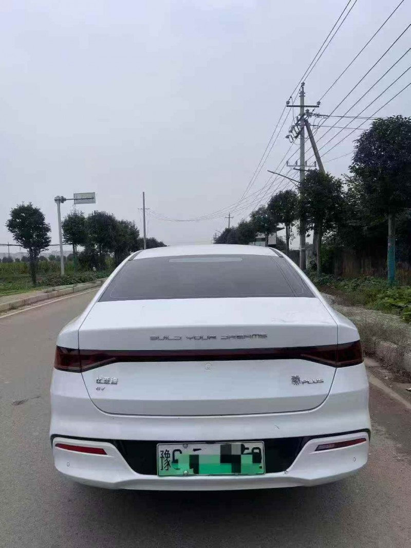 济南25年比亚迪秦8