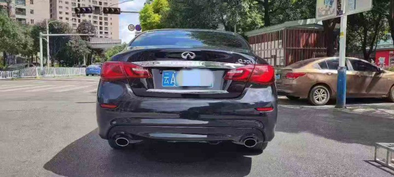 保山17年英菲尼迪Q709