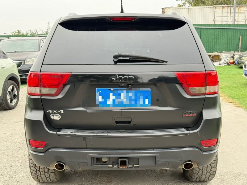 沧州13年Jeep大切诺基9