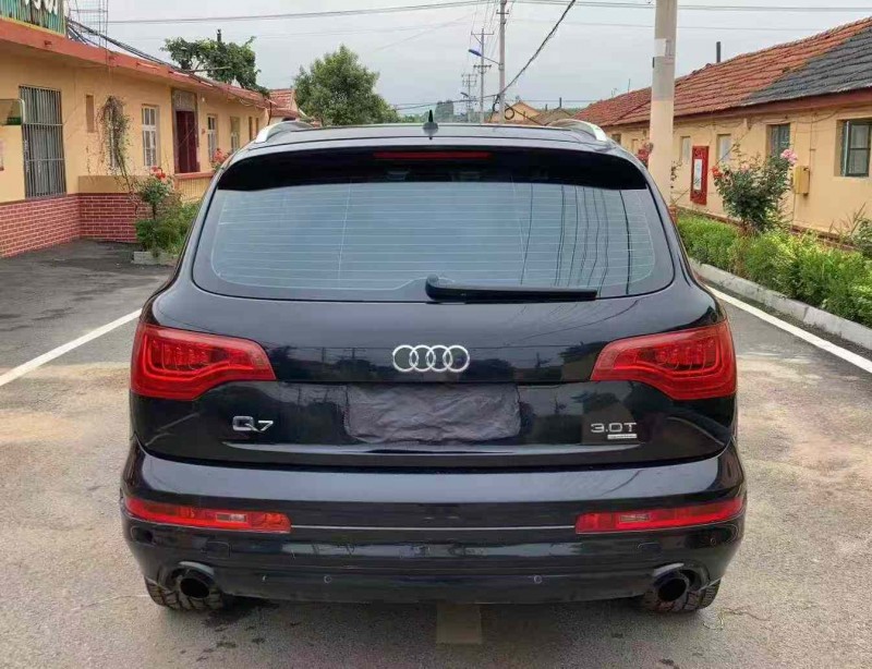 青岛12年奥迪Q76