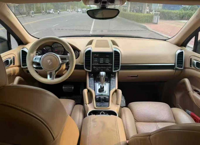 青岛11年保时捷卡宴4