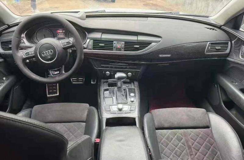 青岛13年奥迪S74