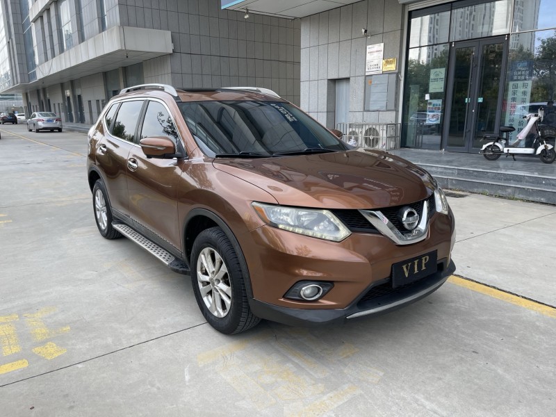 济宁16年日产奇骏3