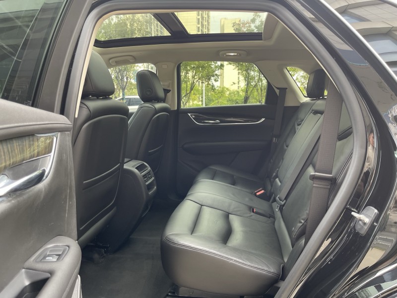 济宁19年凯迪拉克XT55