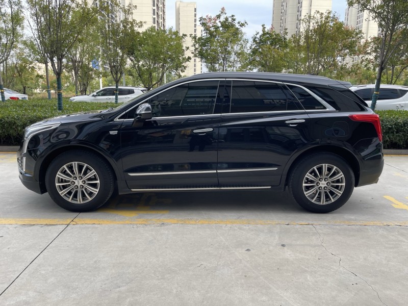 济宁19年凯迪拉克XT57