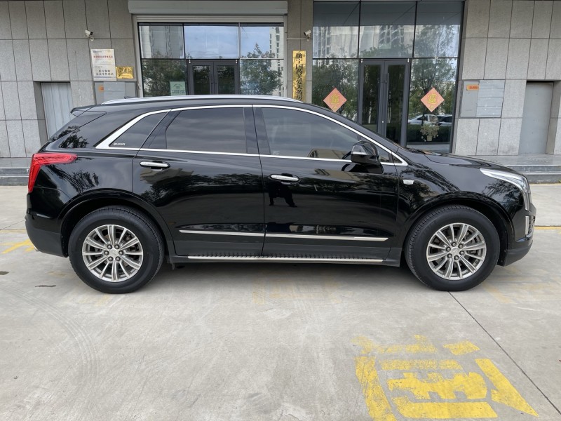 济宁19年凯迪拉克XT58