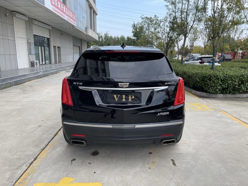 济宁19年凯迪拉克XT59