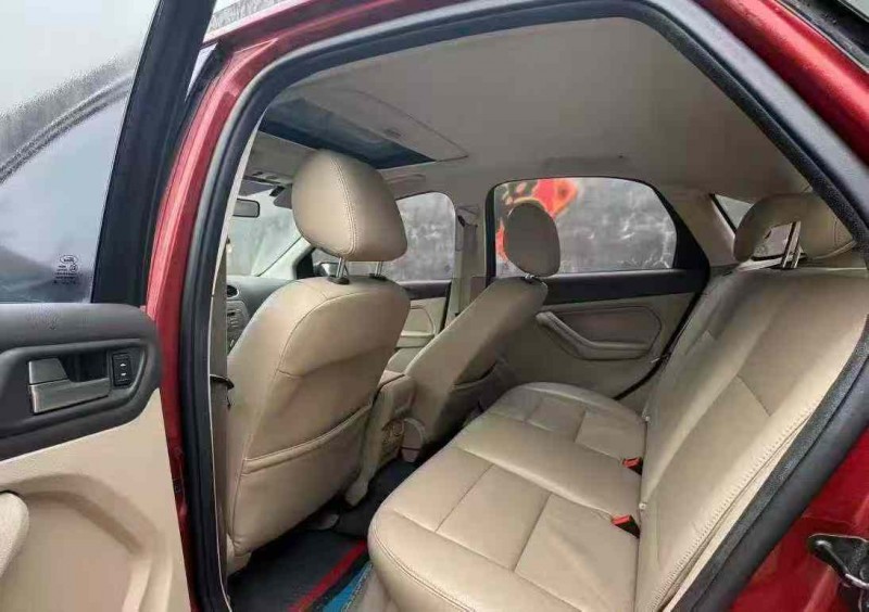 青岛11年福特福克斯5