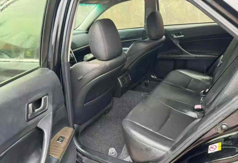 青岛16年丰田锐志5