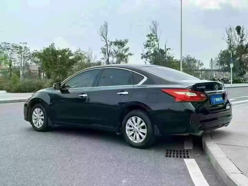 东莞18年日产天籁8