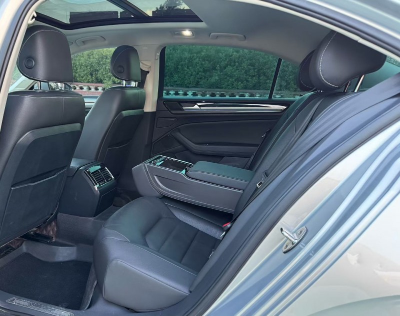 青岛18年大众辉昂5