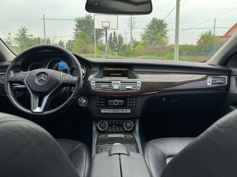 青岛12年奔驰CLS4