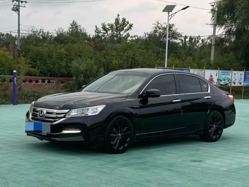 青岛16年本田雅阁3