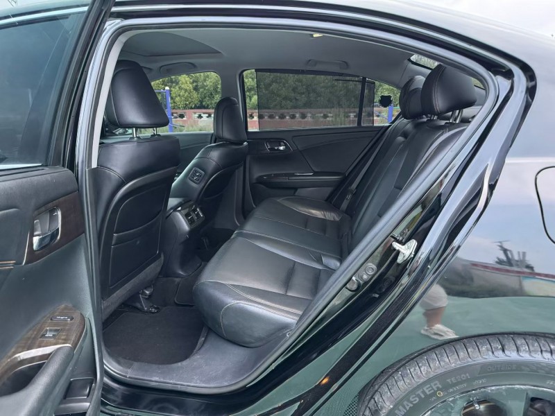 青岛16年本田雅阁5