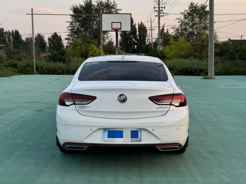 青岛22年别克君威6