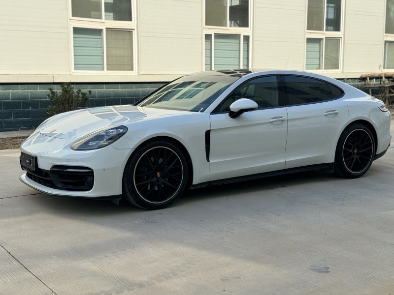 新乡24年保时捷帕拉梅拉2