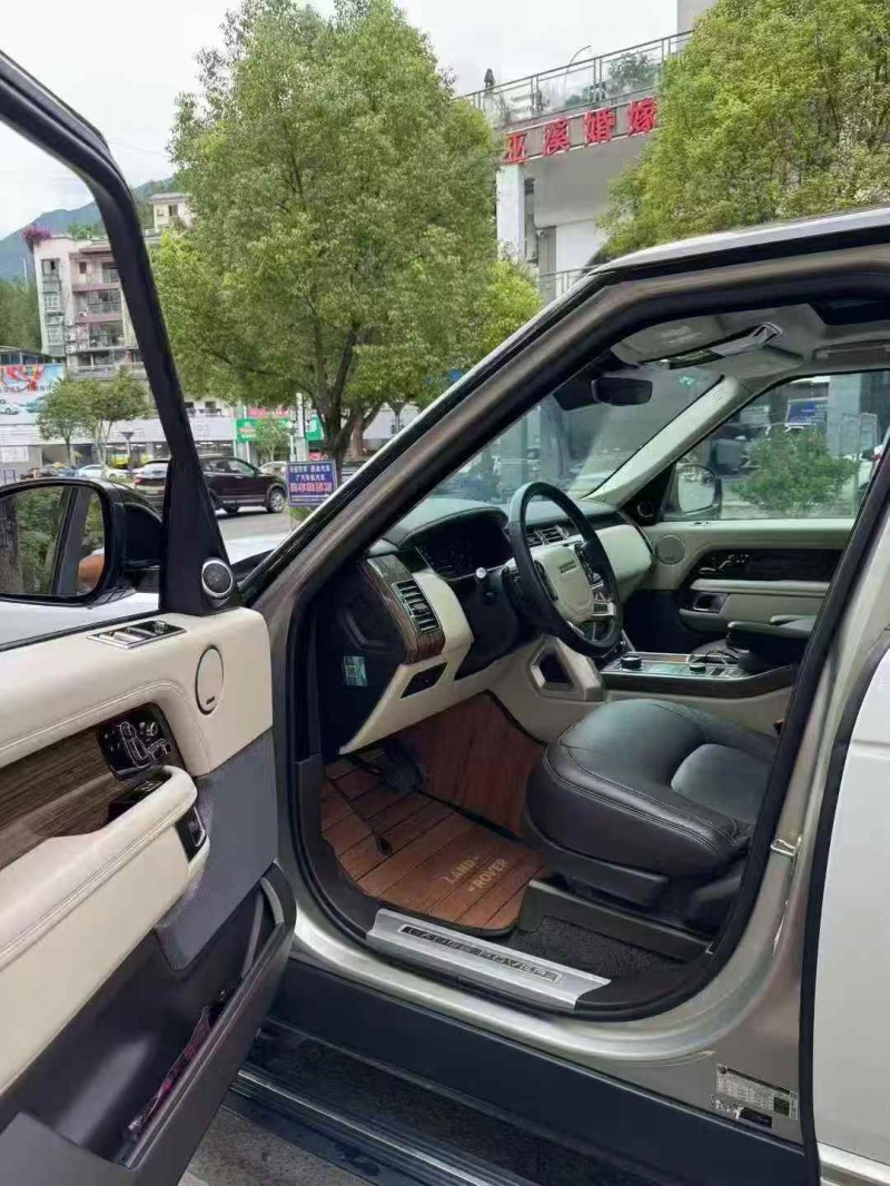 重庆19年路虎揽胜5