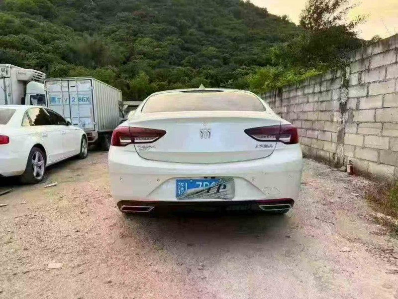 珠海24年别克君威8