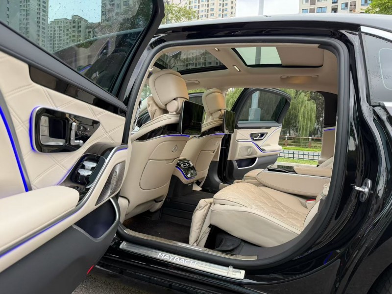 徐州23年奔驰迈巴赫S级8