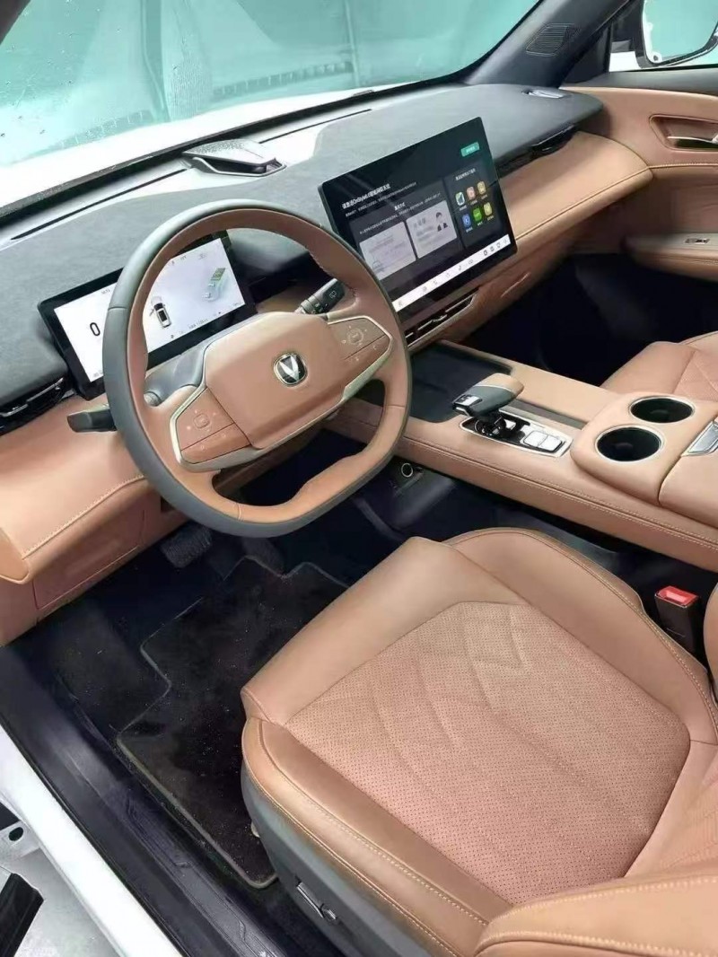 成都25年长安汽车UNI4