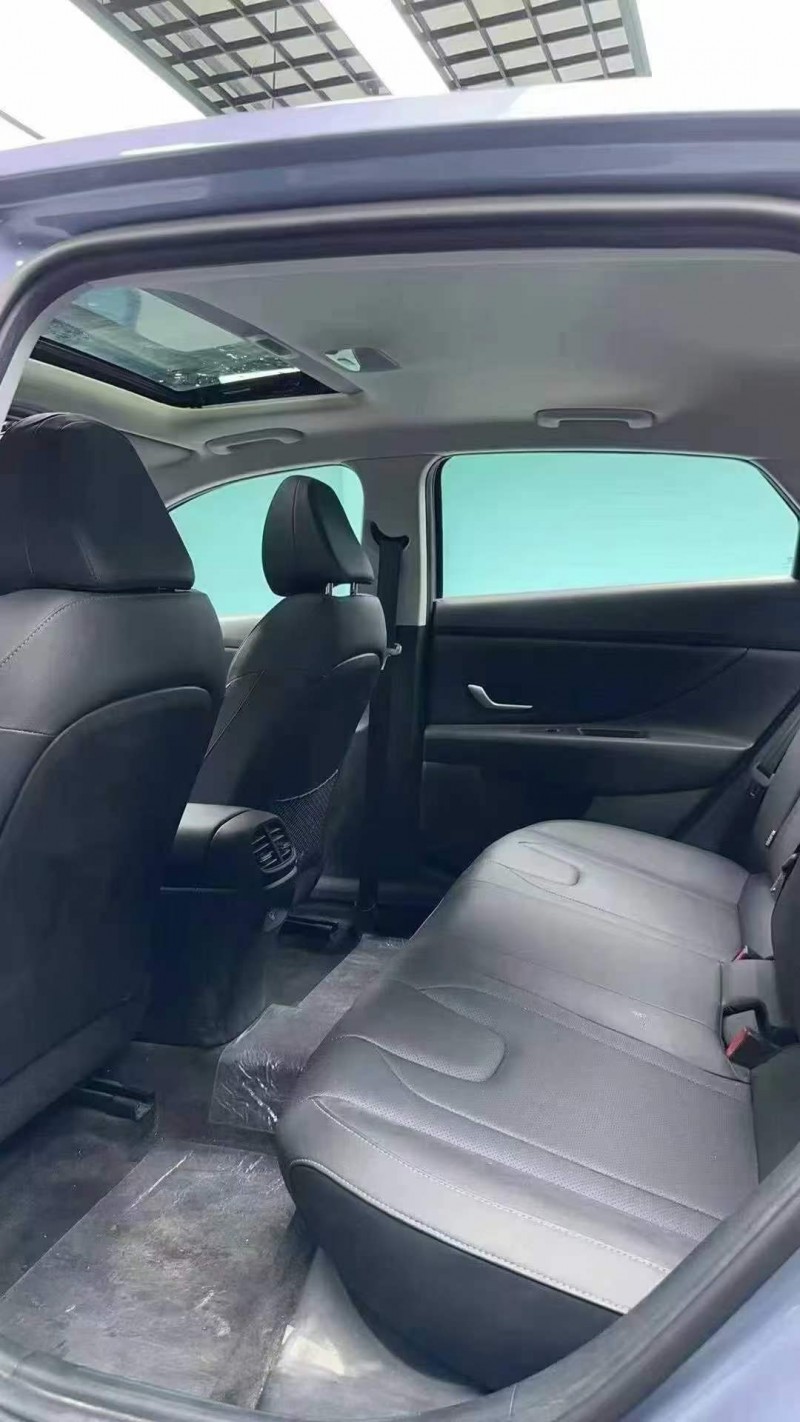 成都25年现代伊兰特6